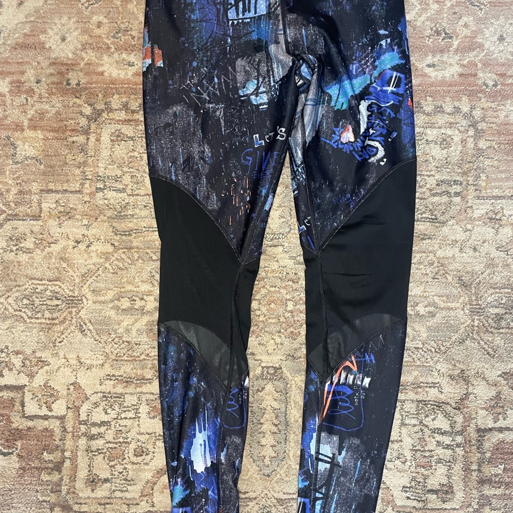 Nike Dri-Fit Graphic Print Workout Leggings in Black and Blue Size Medium